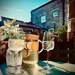 Fox - Cosy On Pateley High Street 佩特利布里奇