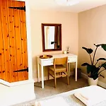 Fox - Cosy On Pateley High Street 佩特利布里奇